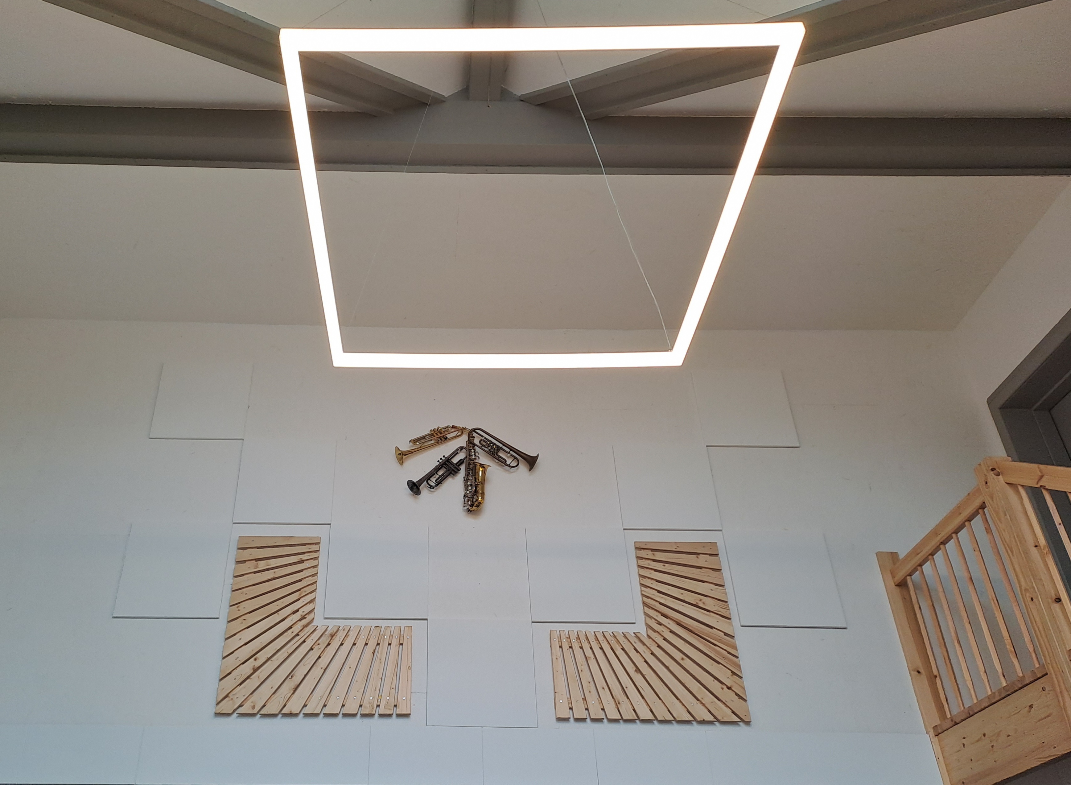 TheQ LED-Leuchten in einem Foyer mit hoher architektonischer Raumwirkung