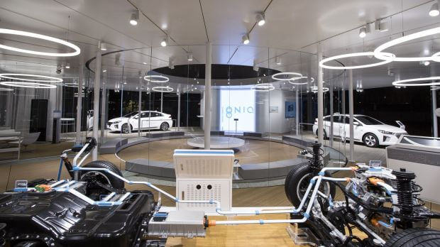 Referenz Bilder Designer Leuchte TheO bei der Hyundai Road Show 2