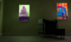 Zwei LED Panel Bilder an einer Wand mit verschiedenen Motiven