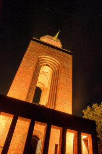 Bismarckturm Burg bei Nacht angestrahlt und beleuchtet