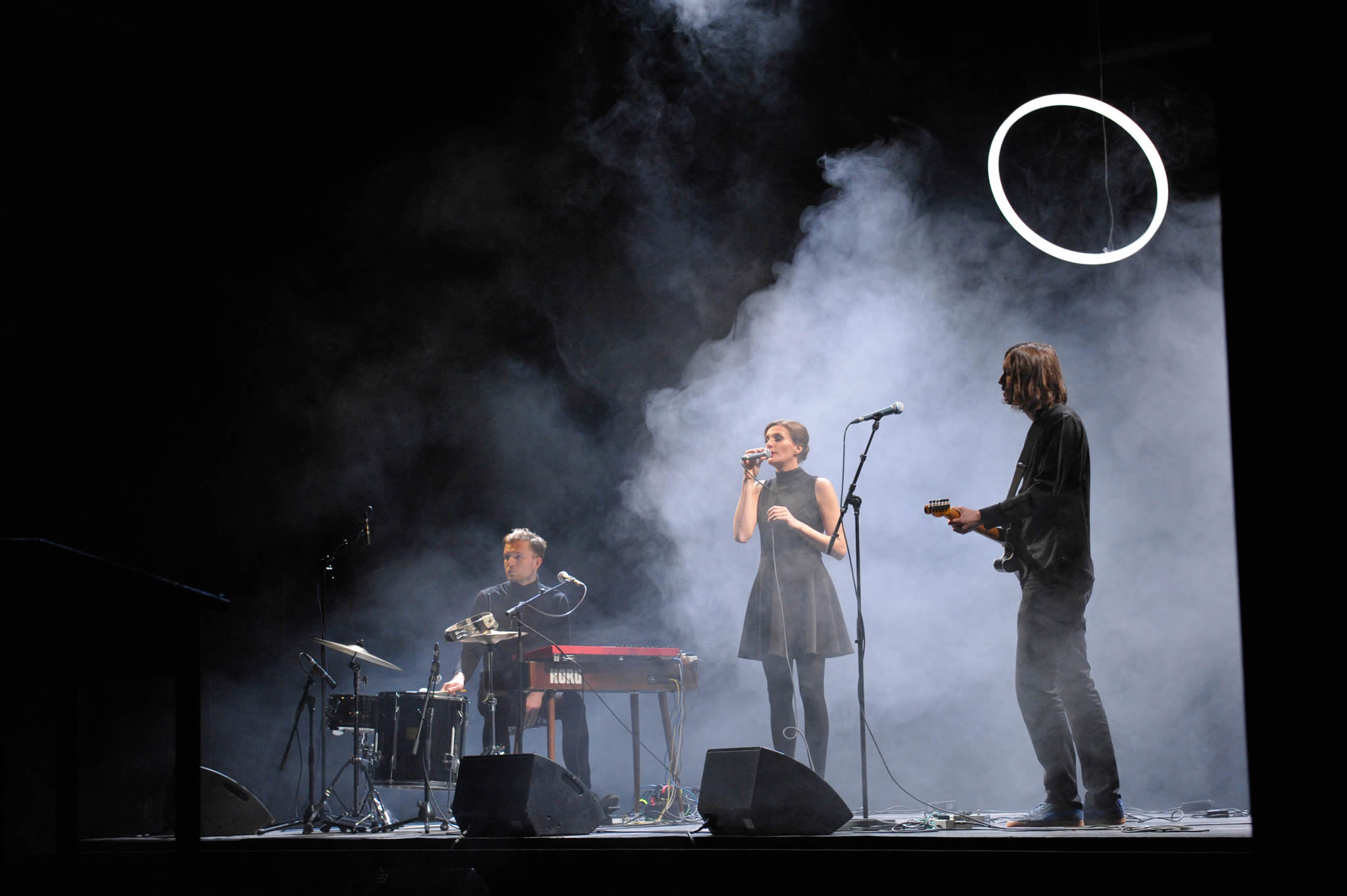 LED-Ringleuchte TheO auf der Bühne Filmfestival Cottbus Band spielt