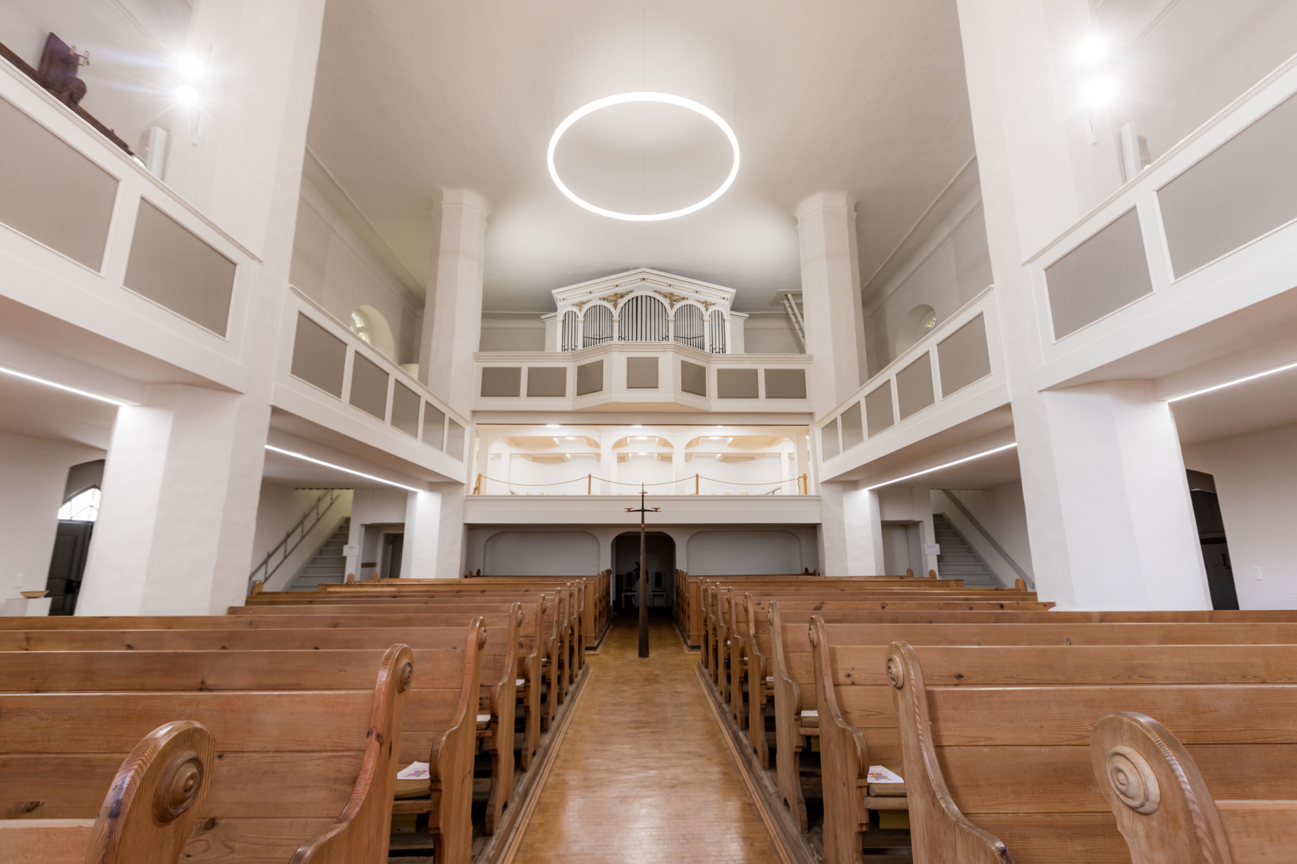 LED-Linienleuchten-und-Ringleuchten-Kirche-St.Barbara-Ortrand
